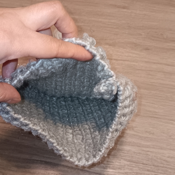 Chic Light Gray Knit Beanie with Pom Pom - Picture 2 of 4